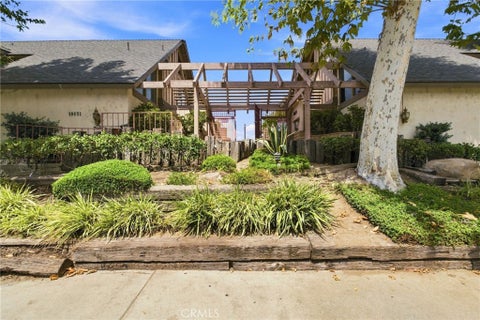 Photo of 18631 Collins ST #30, Los Angeles, CA 91356 (MLS # SR26188024)