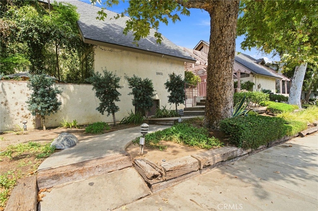 18631 Collins ST 30, Los Angeles CA 91356