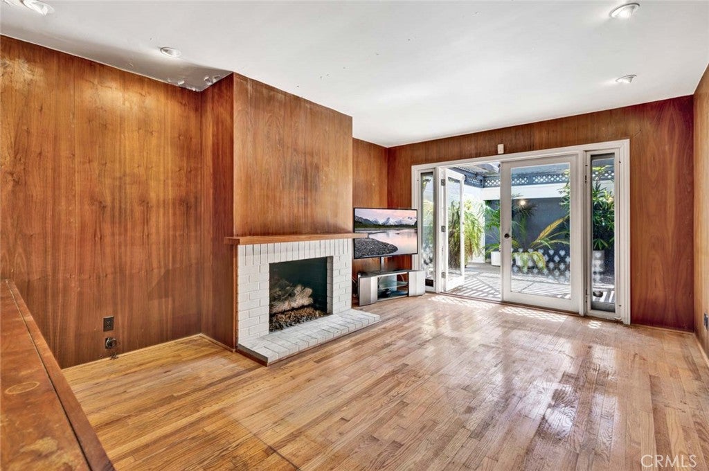 915 W Bay Avenue, Newport Beach CA 92661 - Photo 27