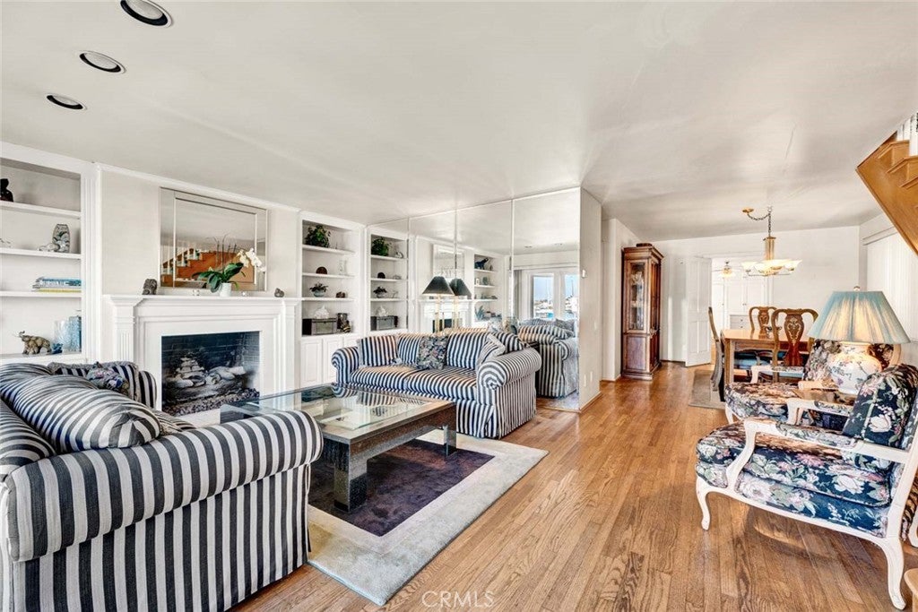 915 W Bay Avenue, Newport Beach CA 92661 - Photo 9