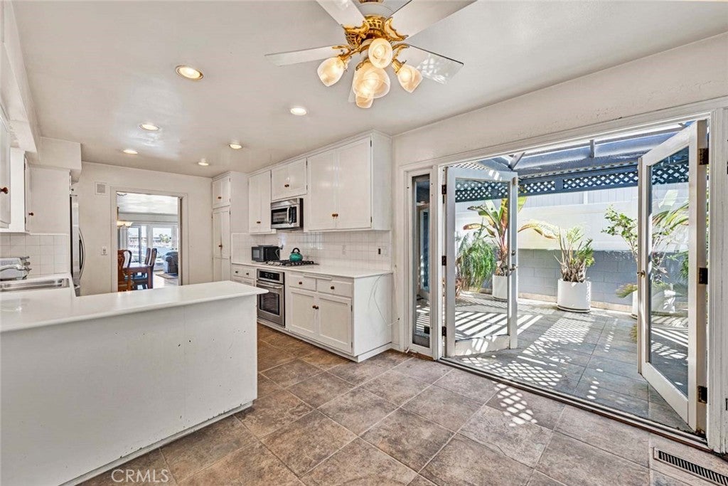 915 W Bay Avenue, Newport Beach CA 92661 - Photo 21