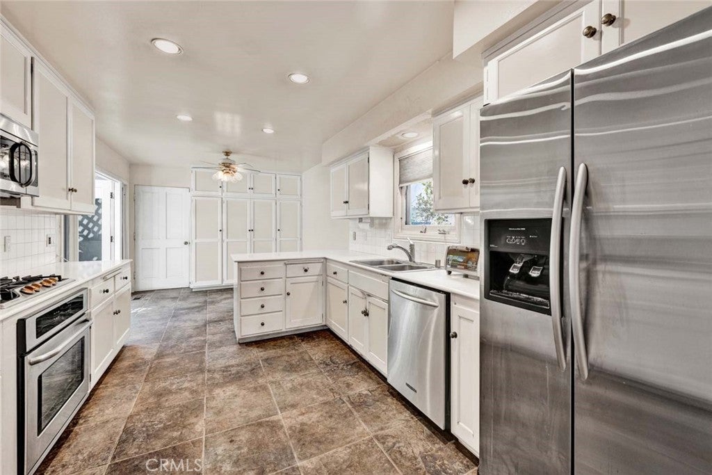 915 W Bay Avenue, Newport Beach CA 92661 - Photo 18