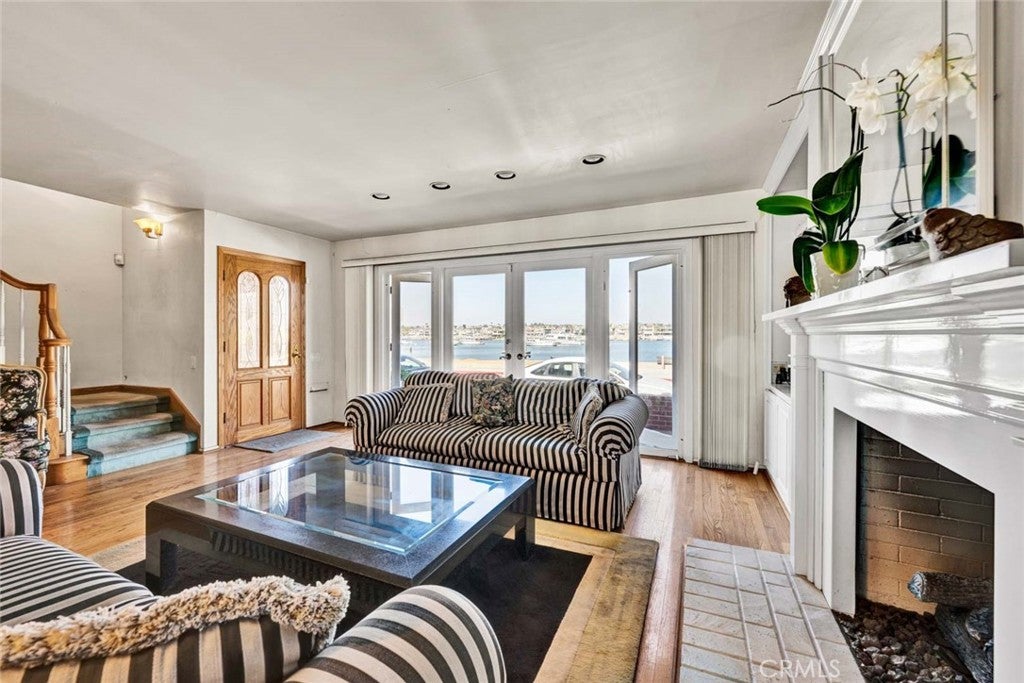 915 W Bay Avenue, Newport Beach CA 92661 - Photo 11