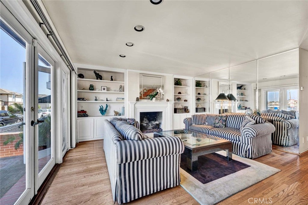 915 W Bay Avenue, Newport Beach CA 92661 - Photo 8