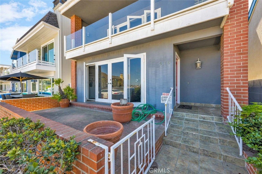 915 W Bay Avenue, Newport Beach CA 92661 - Photo 5