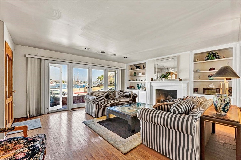 915 W Bay Avenue, Newport Beach CA 92661 - Photo 7