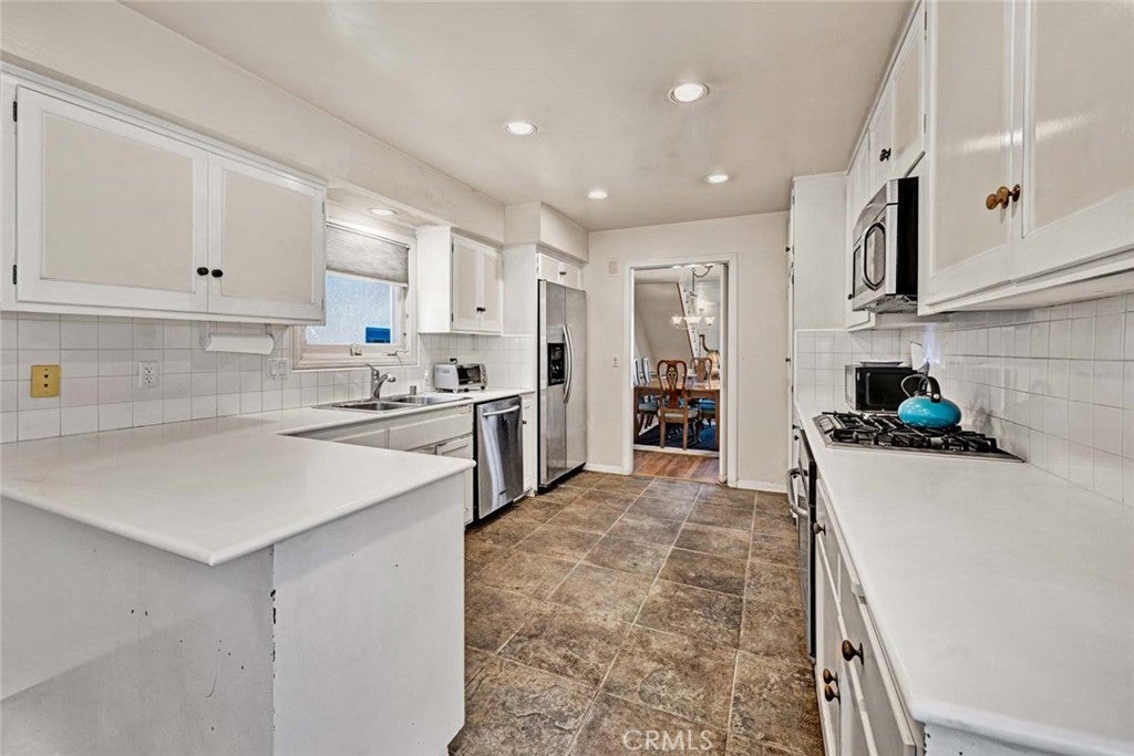 915 W Bay Avenue, Newport Beach CA 92661 - Photo 19