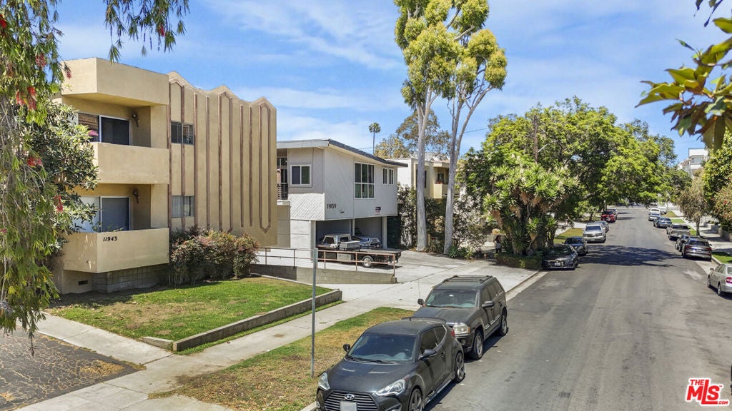 11943 Kiowa Avenue