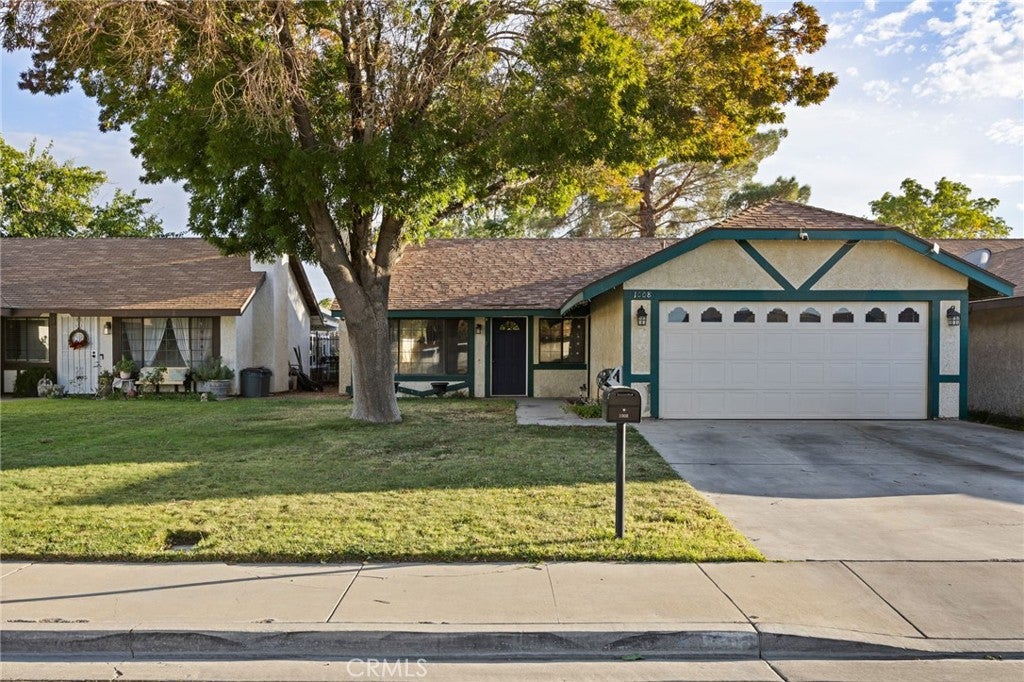 Photo of 1008 E Newgrove ST, Lancaster, CA 93535 (MLS # SR26228603)
