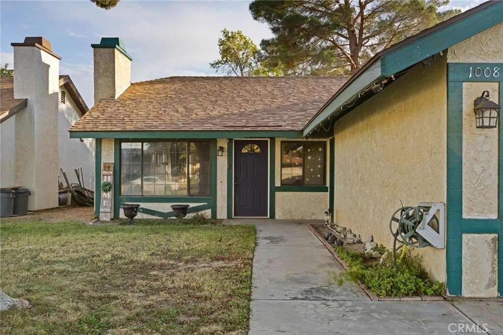 1008 E Newgrove