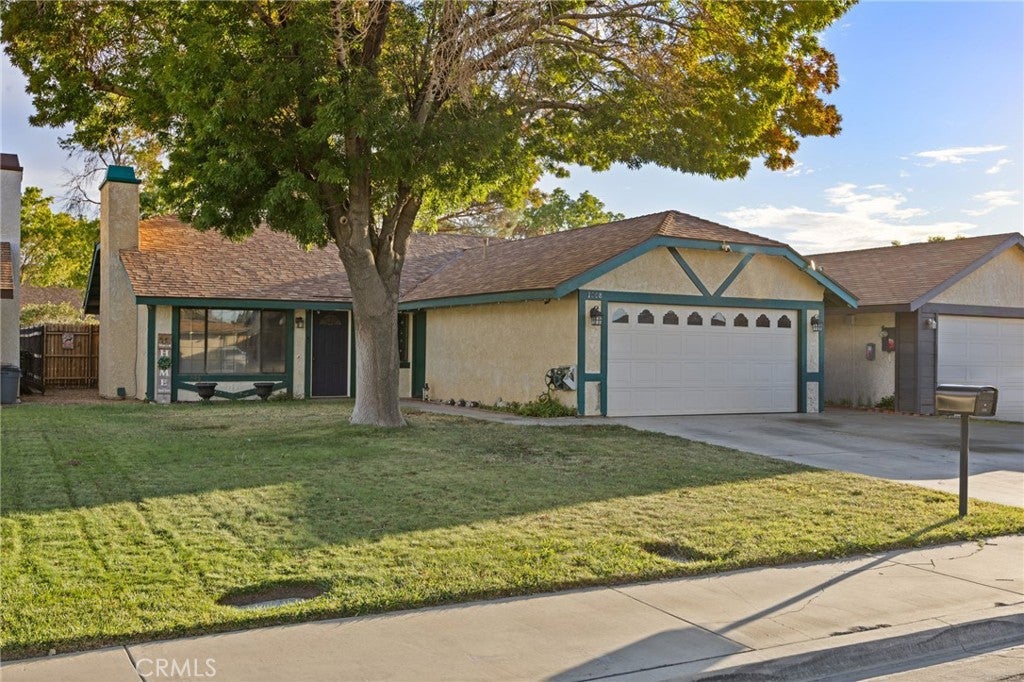 Photo of 1008 E Newgrove ST, Lancaster, CA 93535 (MLS # SR26228603)