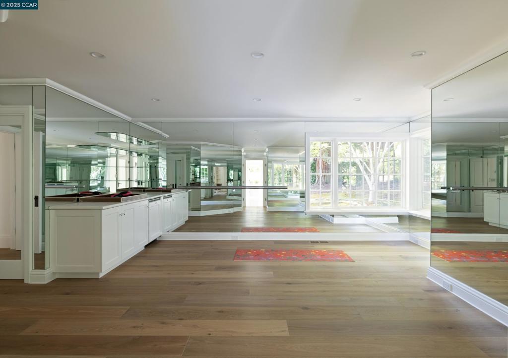 HAPPY VALLEY - Residential