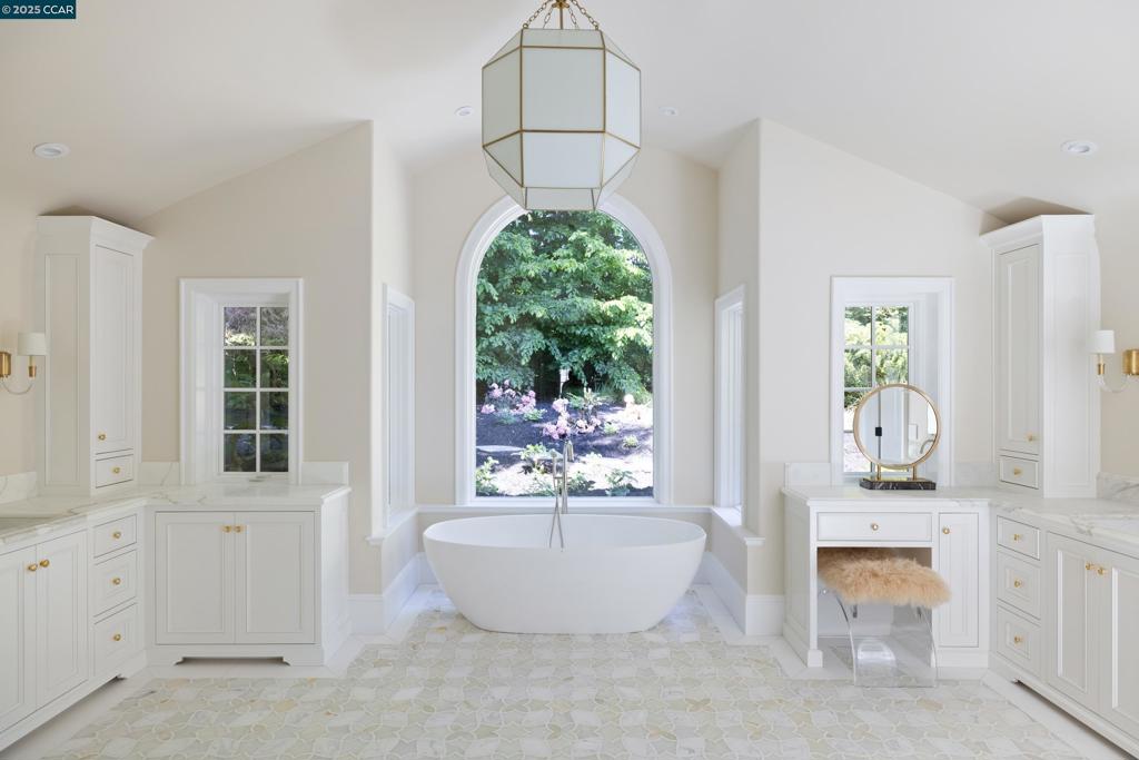 HAPPY VALLEY - Residential