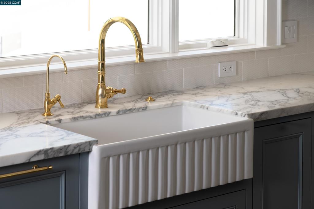 HAPPY VALLEY - Residential