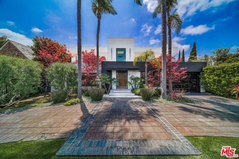 Photo of 511 N Rexford Drive, Beverly Hills, CA 90210 (MLS # 26673773)