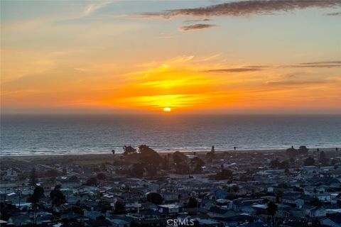 Tiny photo for 2621 Maple Avenue, Morro Bay, CA 93442 (MLS # SC26084298)