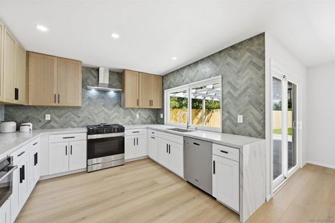 Photo of 12437 Ridgeton Dr Dr, Lakeside, CA 92040 (MLS # 260008622SD)