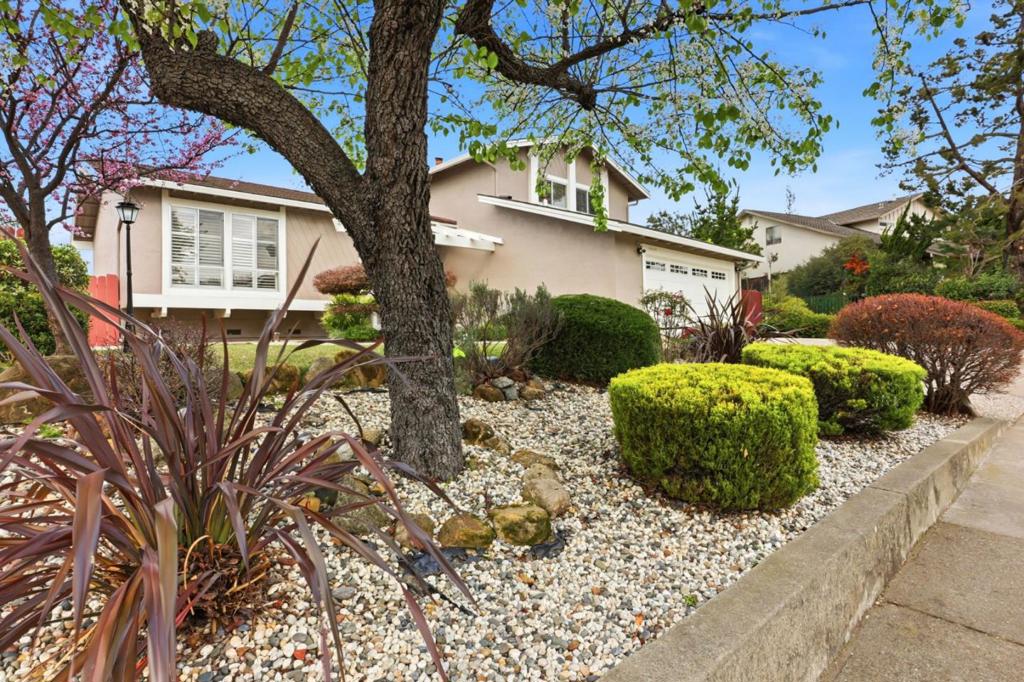 18737 W Cavendish Drive