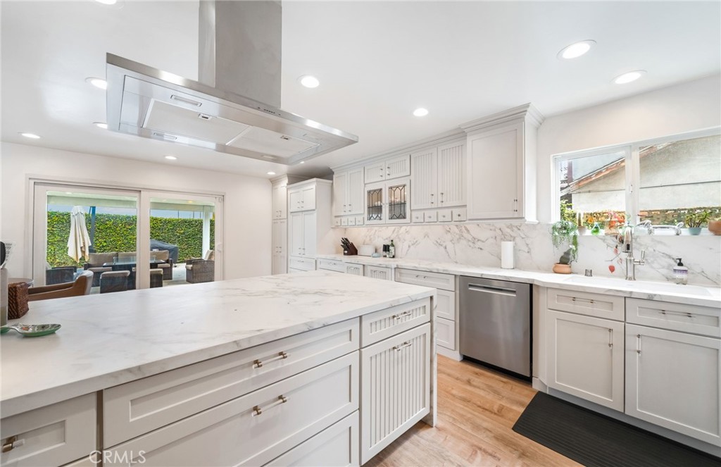 1517 E Riverview
