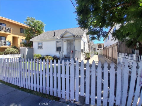 Photo of 521 W 16th ST, San Pedro, CA 90731 (MLS # SR26164033)