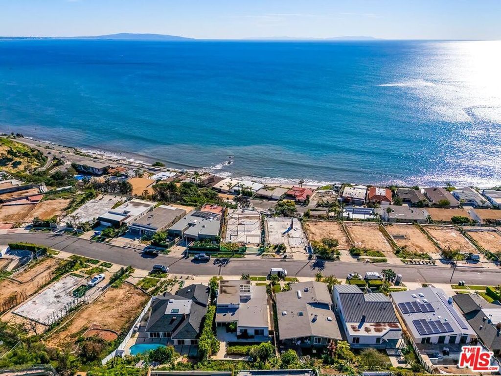 Photo of 18137 Wakecrest Drive, Malibu, CA 90265 (MLS # 25625313)