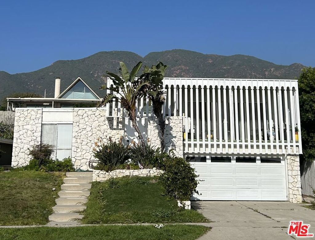 Photo of 18137 Wakecrest Drive, Malibu, CA 90265 (MLS # 25625313)