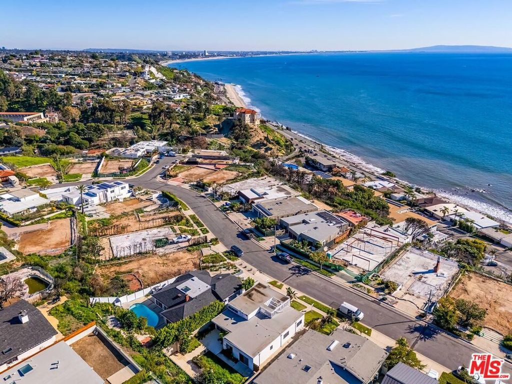 Photo of 18137 Wakecrest Drive, Malibu, CA 90265 (MLS # 25625313)