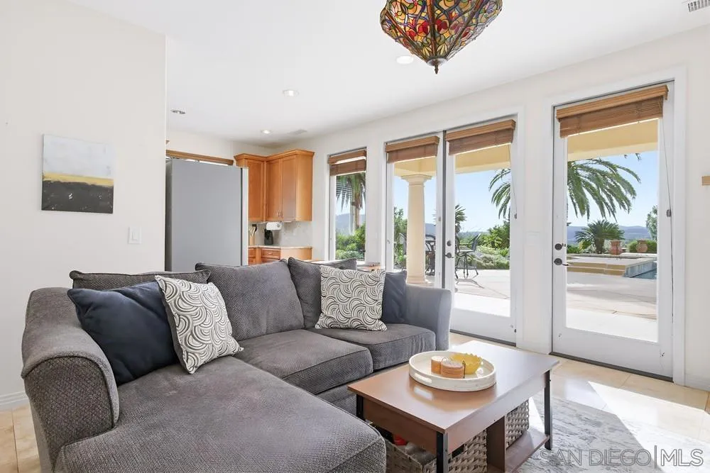 Poway, California 92064, United States, 7 Bedrooms Bedrooms, ,6 BathroomsBathrooms,Residential,Active,247518