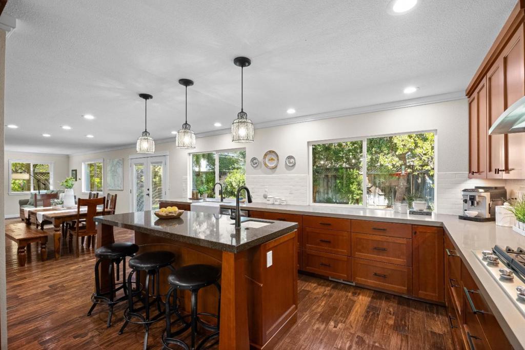 1435 Blackwing Way