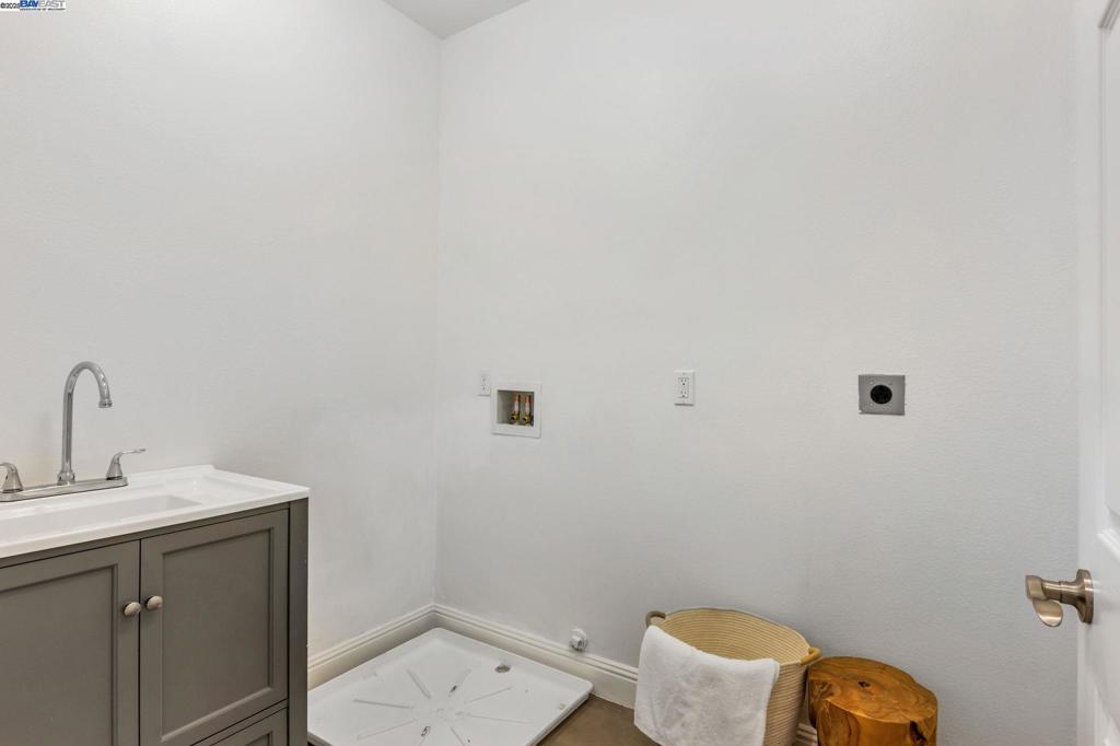 UPPER CENTER - Residential