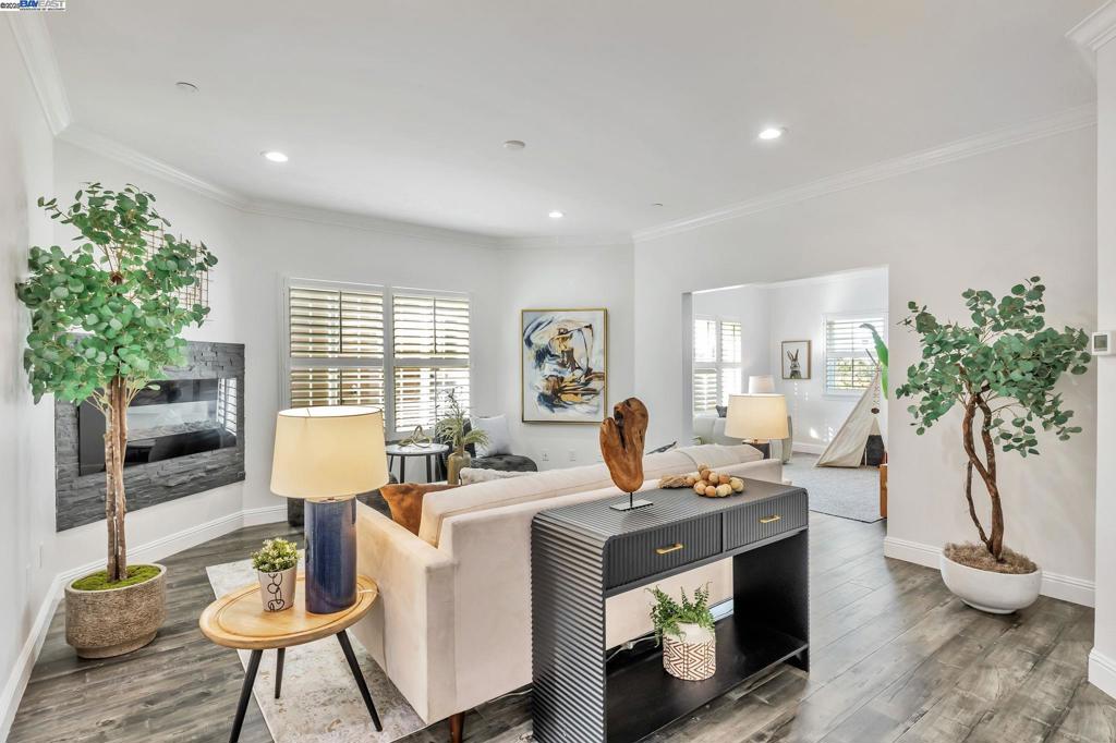 UPPER CENTER - Residential