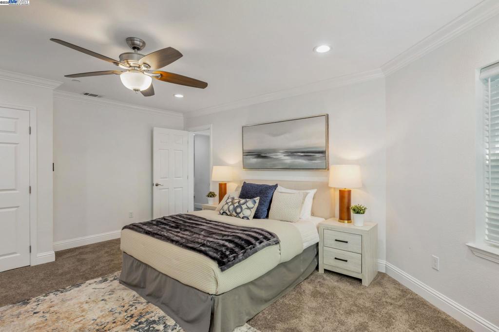 UPPER CENTER - Residential