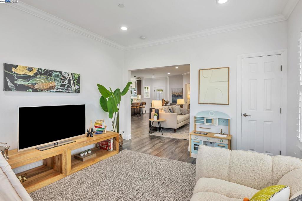 UPPER CENTER - Residential