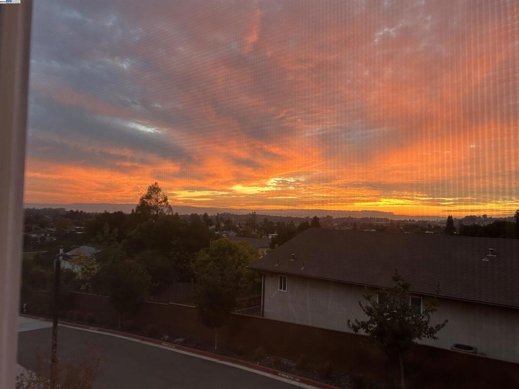 UPPER CENTER - Residential