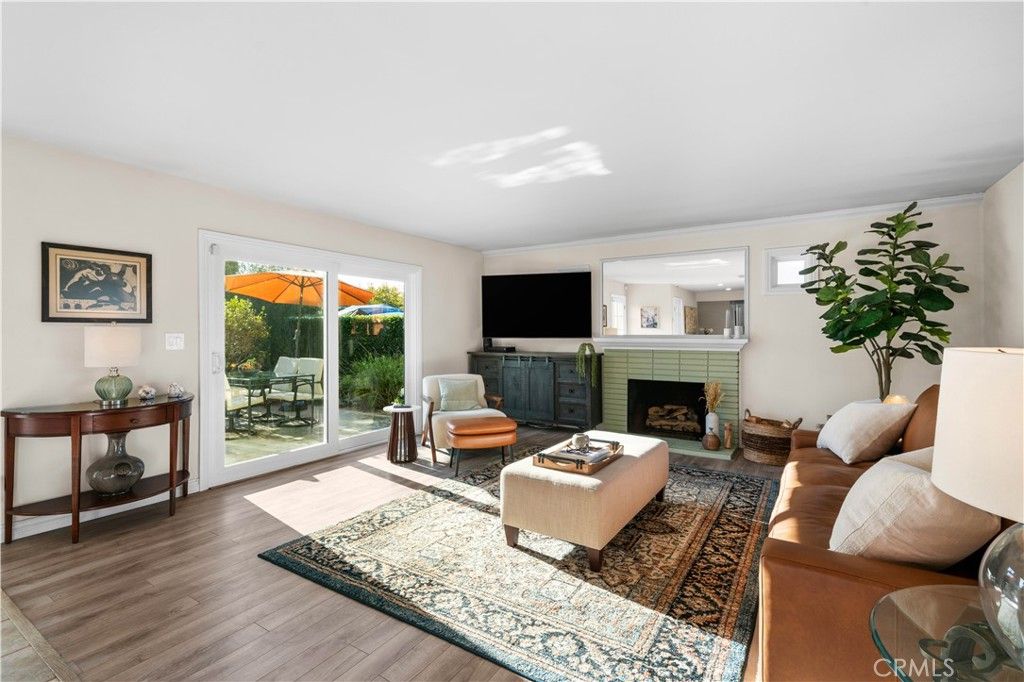 Photo of 277 E 21st St, Costa Mesa, CA 92627 (MLS # OC25265187)