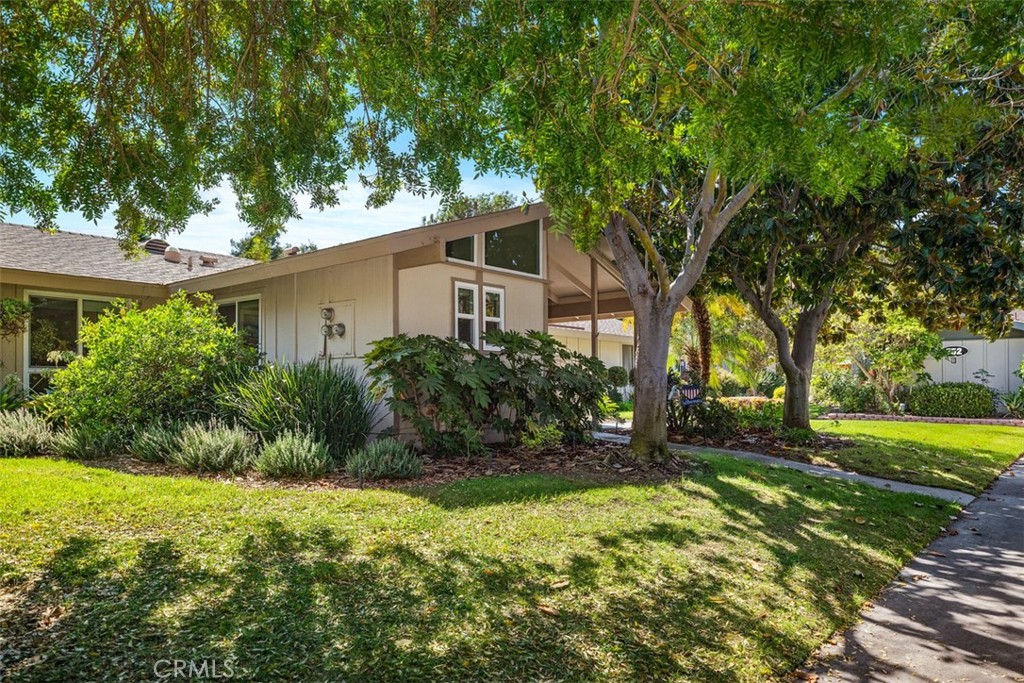 749 Avenida Majorca B