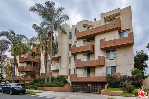 Photo of 333 Westminster Avenue #303, Los Angeles, CA 90020 (MLS # 26645615)