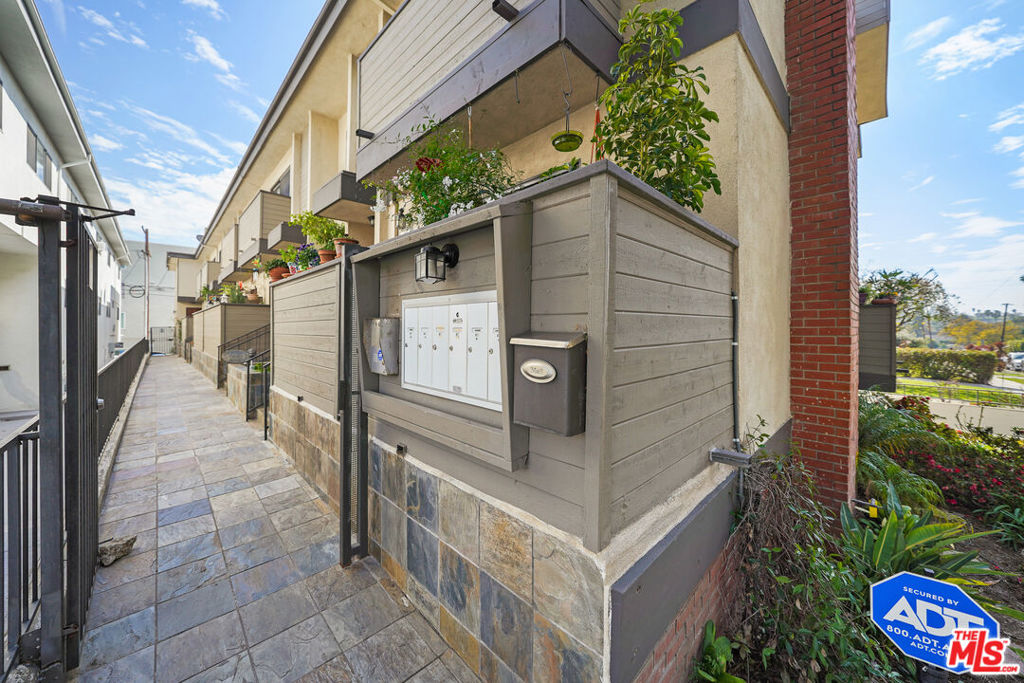 11952 Darlington Avenue 3