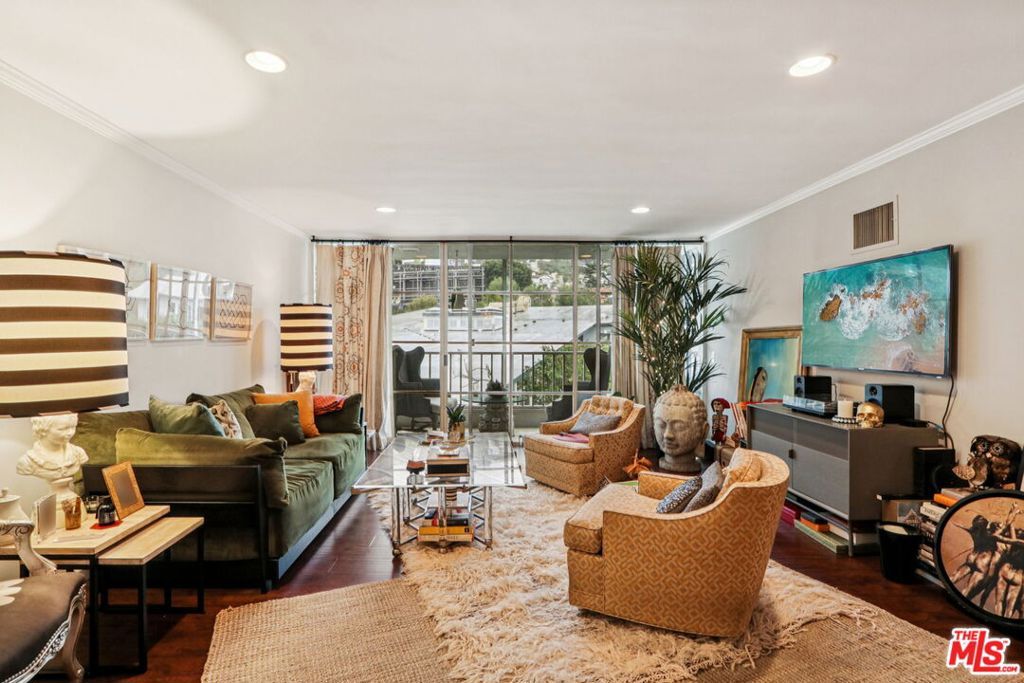 Photo of 1400 N Sweetzer Avenue #406, West Hollywood, CA 90069 (MLS # 26650263)