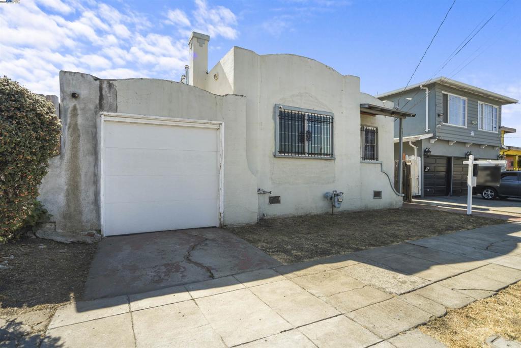 Welcome to 7851 Holly Street, a charming Oakland home featuring 2 cozy bedrooms and 1 bathroom. With 830 square feet of living space, this gem offers a private outdoor retreat and almost new washer/dryer for your convenience. Enjoy relaxing in a spacious living area, all on a manageable 1,968 square foot lot. Perfectly situated with easy access to local amenities and commuter routes, this home is ready for you to move in and make your own! Perfect for a first time buyer or Investor.