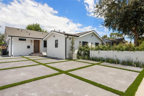 Photo of 6942 Wystone Ave AVE, Reseda, CA 91335 (MLS # SR26136501)