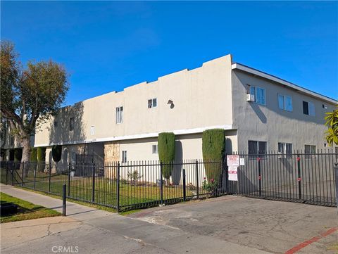 Photo of 1227 W Brook St, Santa Ana, CA 92703 (MLS # OC26030916)