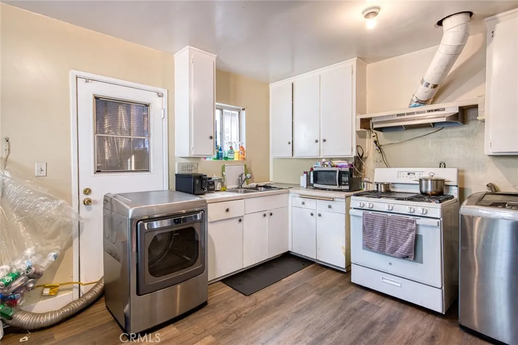 Hawthorne, California 90250, United States, ,Residential,Active,244809