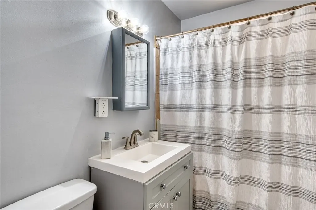 Hawthorne, California 90250, United States, ,Residential,Active,244809