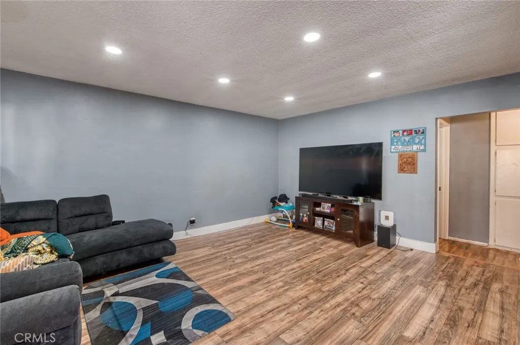 Hawthorne, California 90250, United States, ,Residential,Active,244809