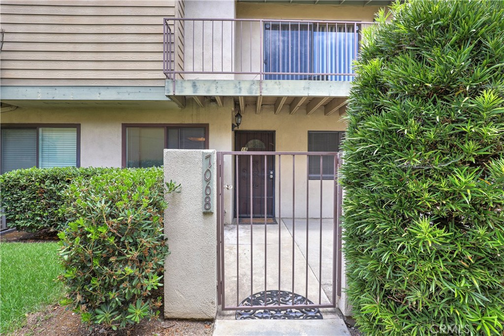 7068 Cerritos Avenue 16