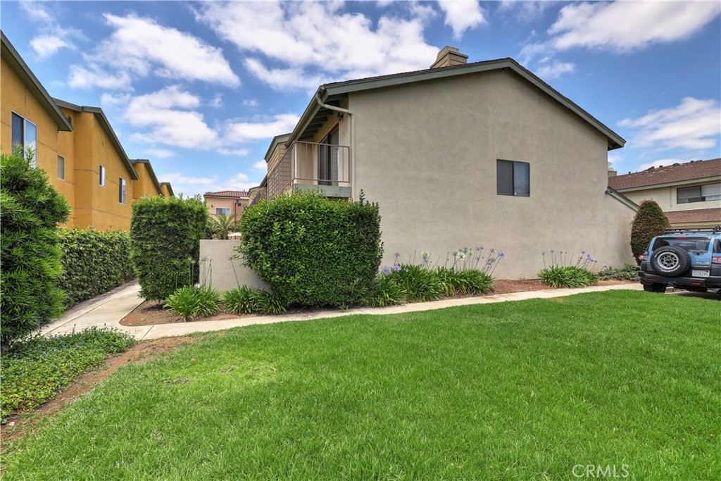 7068 Cerritos Avenue 16