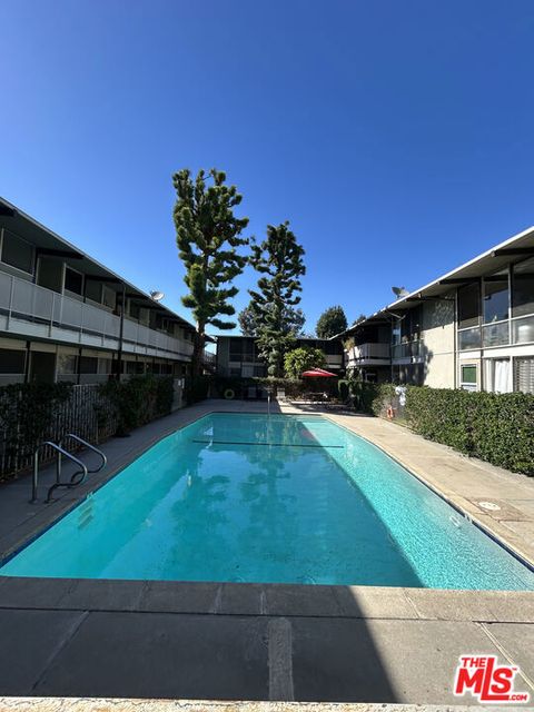 Photo of 11133 ROSE Avenue #25, Los Angeles, CA 90034 (MLS # 25575489)