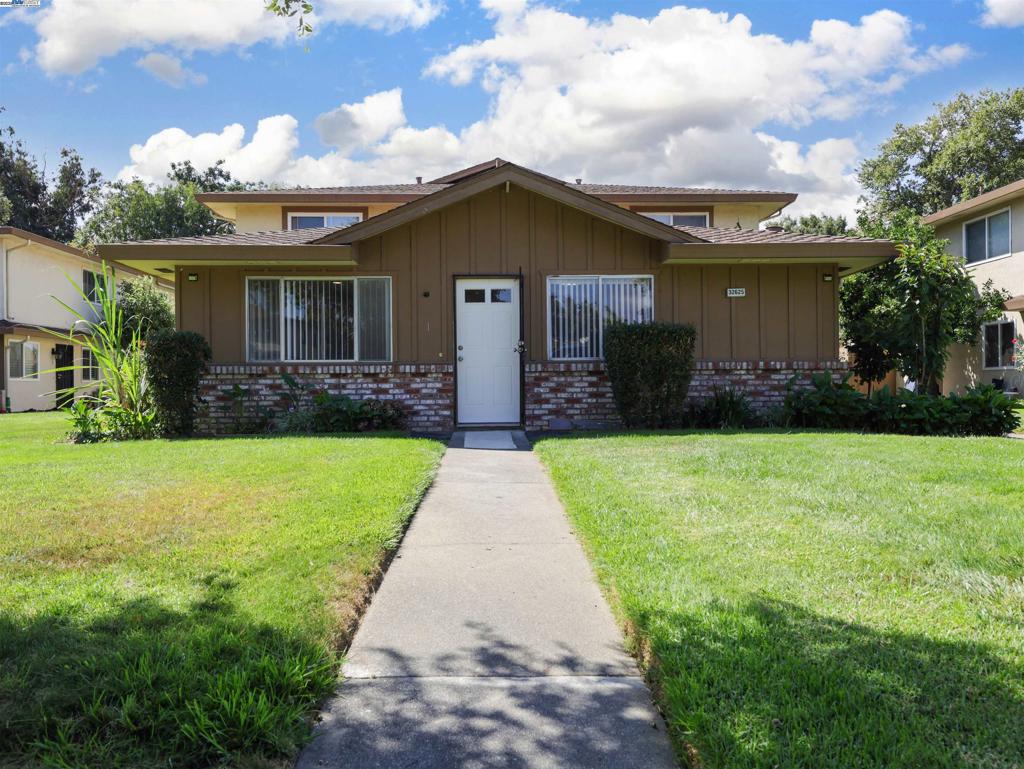 Nice cozy, turnkey Home! Situated in the prime location within the community and Union City. Home is updated with recessed lighting, freshly painted, and new laminate and tile floors throughout. Kitchen has granite counter tops, cherry wood cabinets, electric stove, refrigerator, and dishwasher. Location—just minutes from BART, close access to 880, 84, 92 freeways, Quarry Lakes Regional Park, and Union Landing with its shopping, dining, and entertainment options. This move-in-ready.