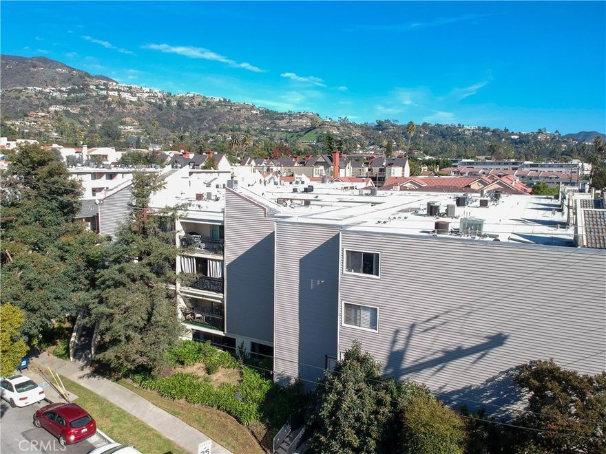 Welcome to this beautiful unit in Glendale's most sought after neighborhood for condos & townhomes. Great floorplan with spacious bedrooms, in-unit washer & dryer included, updated bathrooms and 2 massive storage units located in the storage room right by the unit. Also comes with 2 parking spaces, side by side (not tandem) in an enclosed garage. 
Community features include pool and recreation room with billiards, ping pong and oversized lounge area.